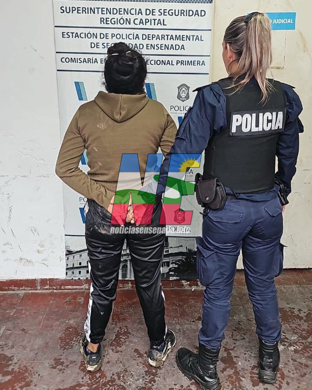 A las piñas en Ensenada: pelea de mujeres termina con 2 detenidas